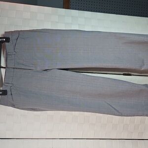 Dockers Women's Light Gray Cropped Dress Pants